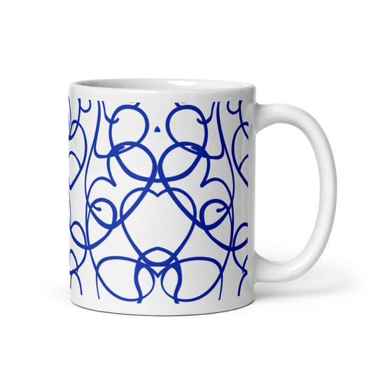 Mug "Bleu Passion" 11 oz, vue de face, design abstrait bleu avec lignes entrelacées et cœurs stylisés, idéal pour passionnés d’art.