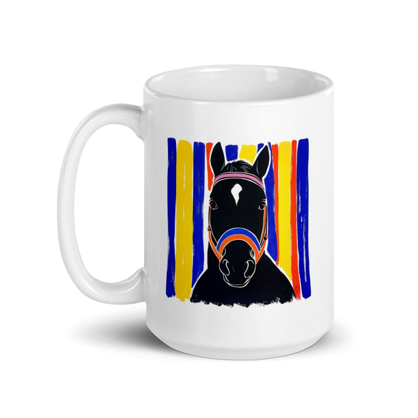 Mug Charlie 15oz en céramique avec illustration artistique d’un cheval noir stylisé sur fond coloré rayé bleu, jaune, rouge et orange, flamme blanche et licou multicolore, design moderne Idée Passion, parfait cadeau pour amateurs d’équitation