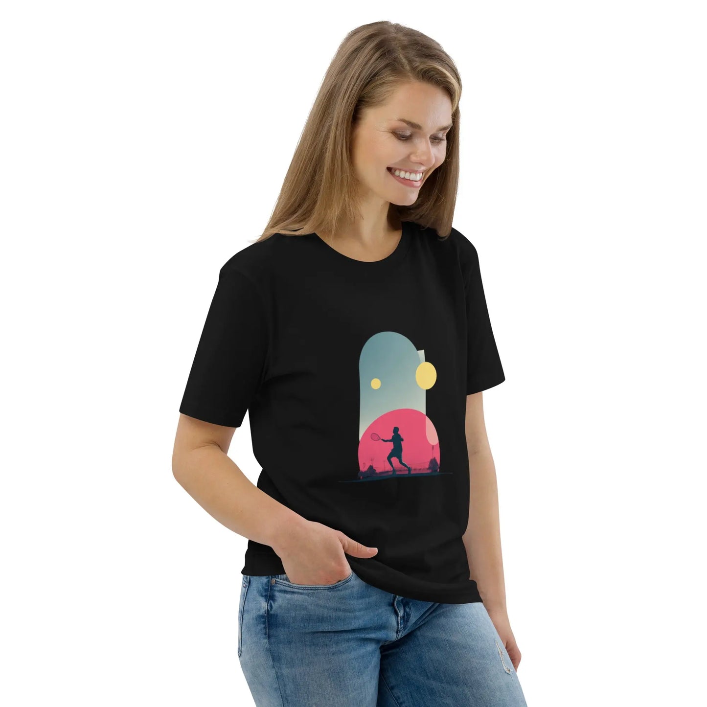 T-shirt adulte "Smash Chromatique" en coton bio avec illustration graphique d’un joueur de tennis en action, couleurs vives rose, bleu et jaune, parfait pour amateurs de tennis et de design.