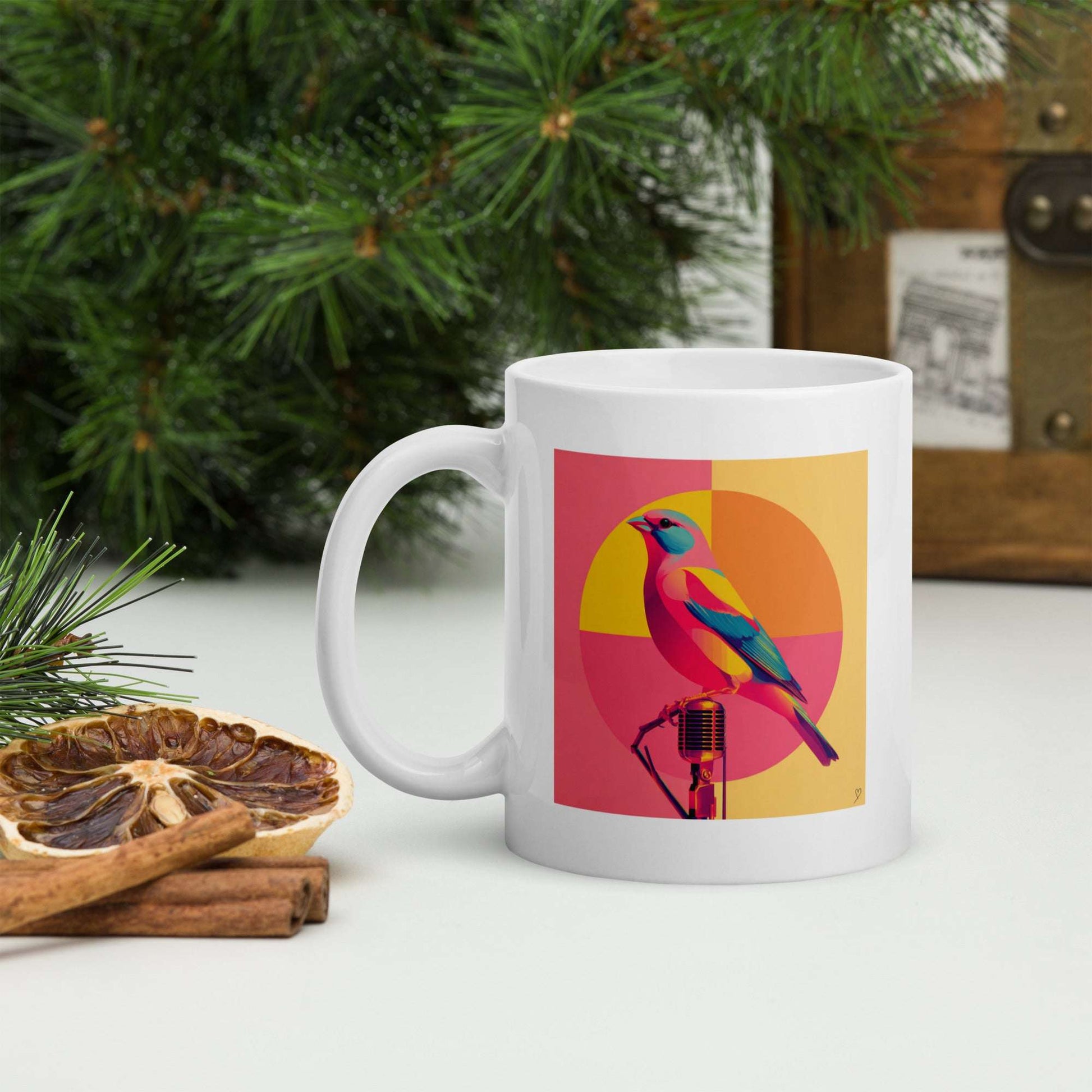 Mug Dalila côté droit – perroquet bleu et rose sur micro doré, style pop art vibrant, signé Idée Passion.