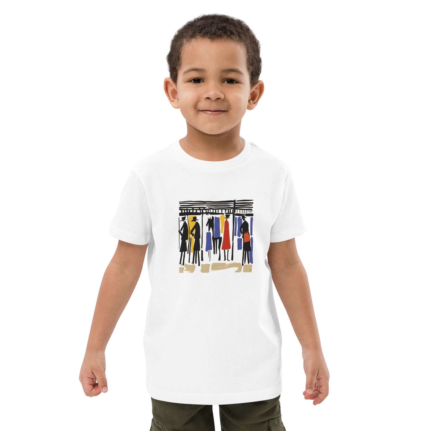 T-shirt enfant bio “Les Écuries” – illustration équestre colorée avec chevaux et cavaliers porté garçon