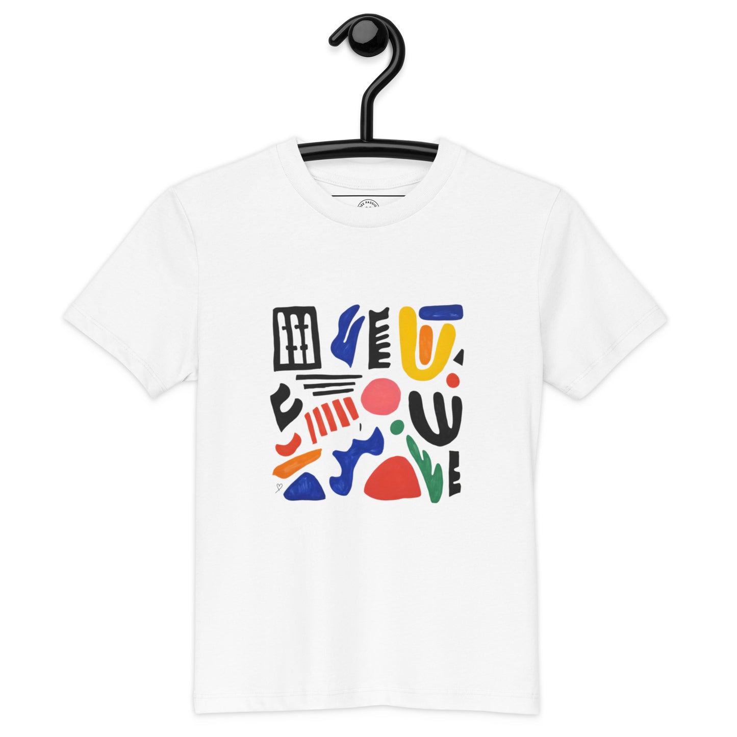 T-shirt enfant bio “La danse des formes” – illustration abstraite avec formes géométriques et couleurs vives sur cintre